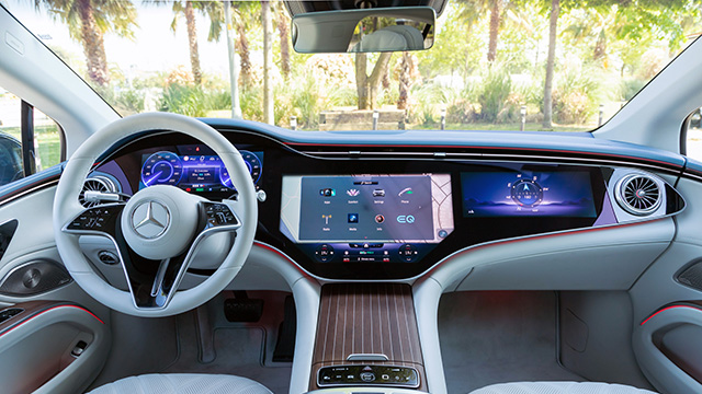 Mercedes-Benz:MBUXと没入型デジタルコックピット